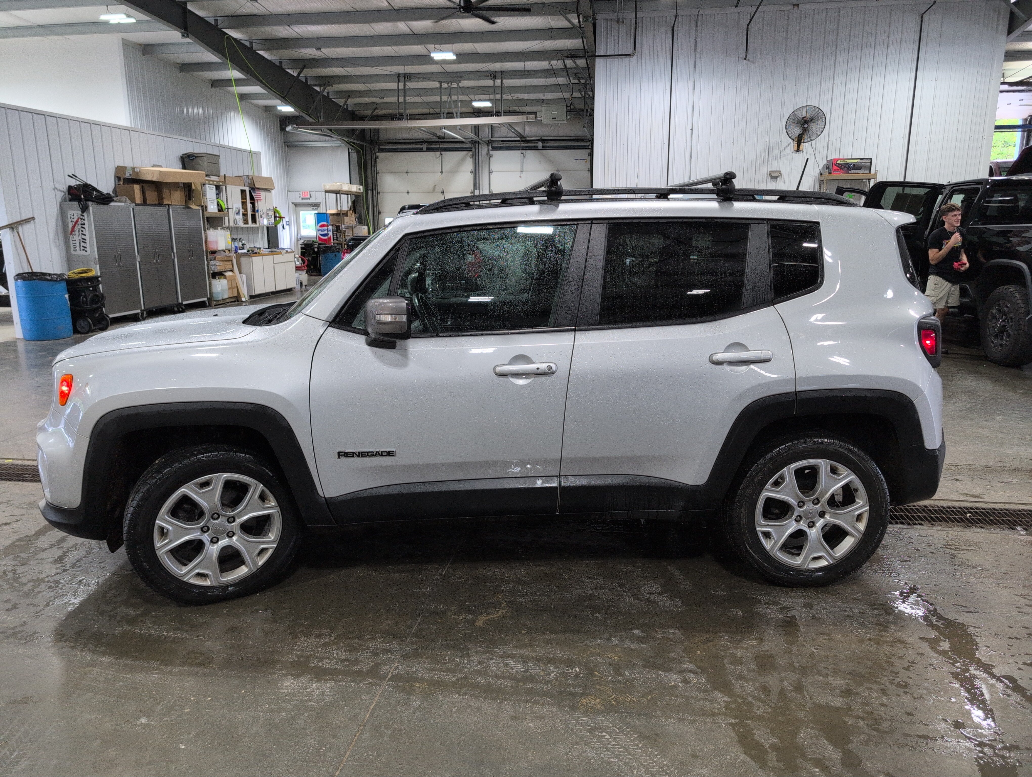 Used 2019 Jeep Renegade Limited w/ UConnect 8.4 Nav Group AWD/4WD image 4