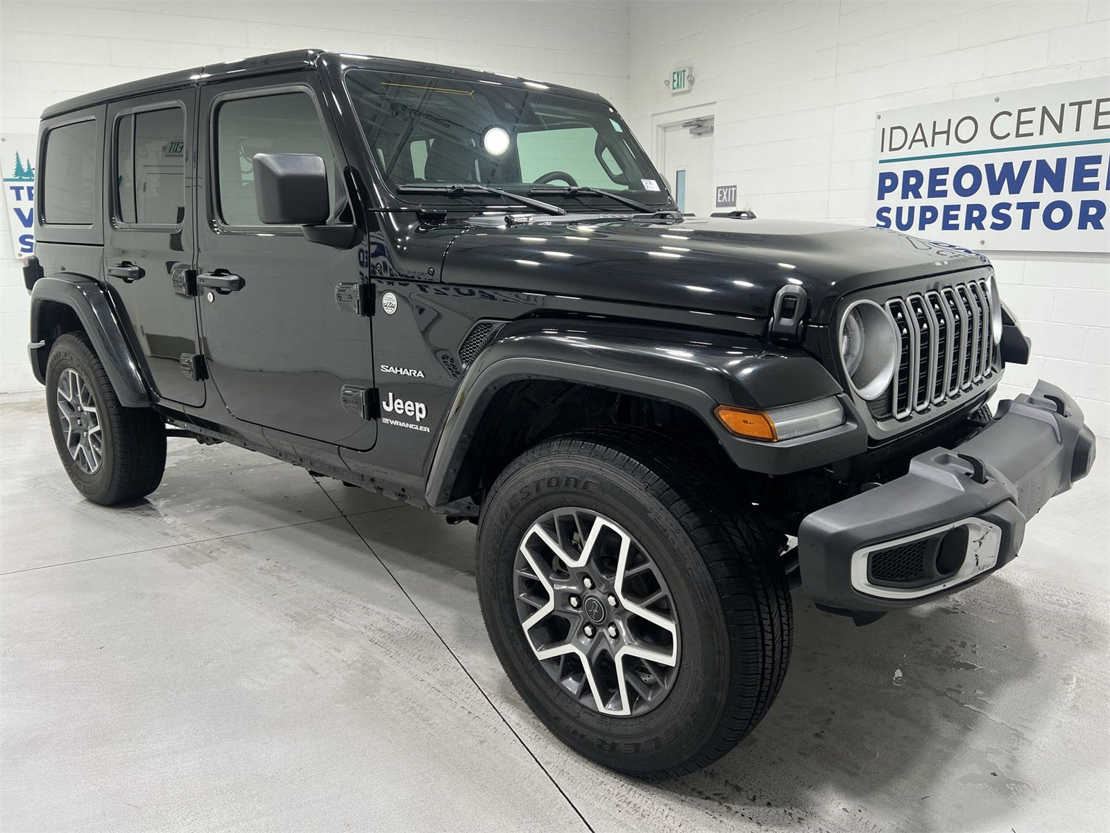 Used 2024 Jeep Wrangler Sahara video 2