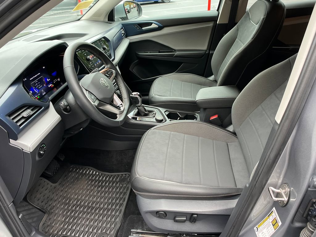 Used 2024 Volkswagen Taos SE image 9