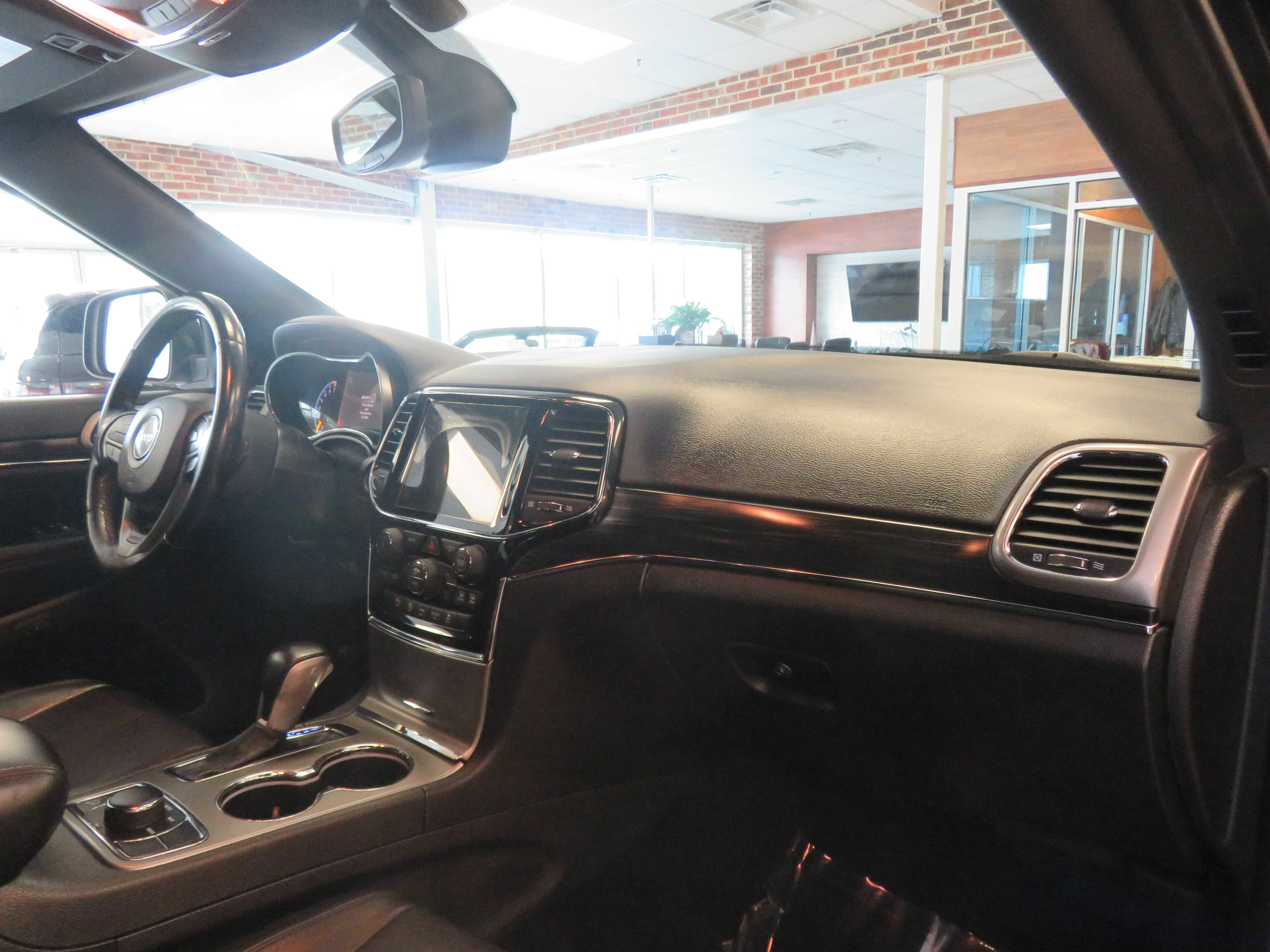 Used 2020 Jeep Grand Cherokee Limited w/ Trailer Tow Group IV image 29