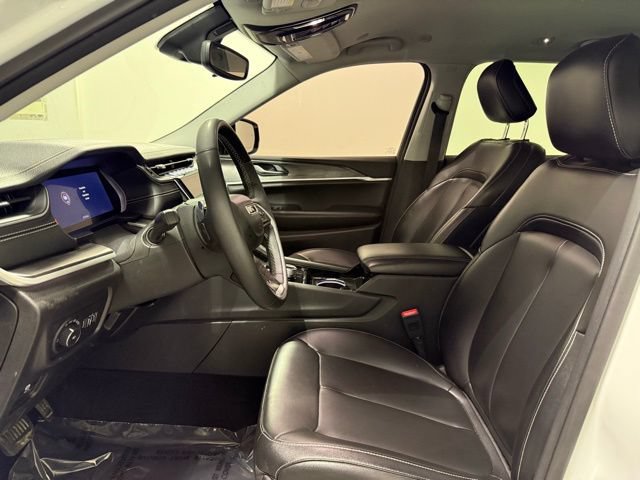 Used 2023 Jeep Grand Cherokee L Limited w/ Black Appearance Package AWD/4WD image 14