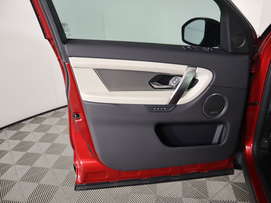 Certified 2024 Land Rover Discovery Sport Dynamic SE image 23
