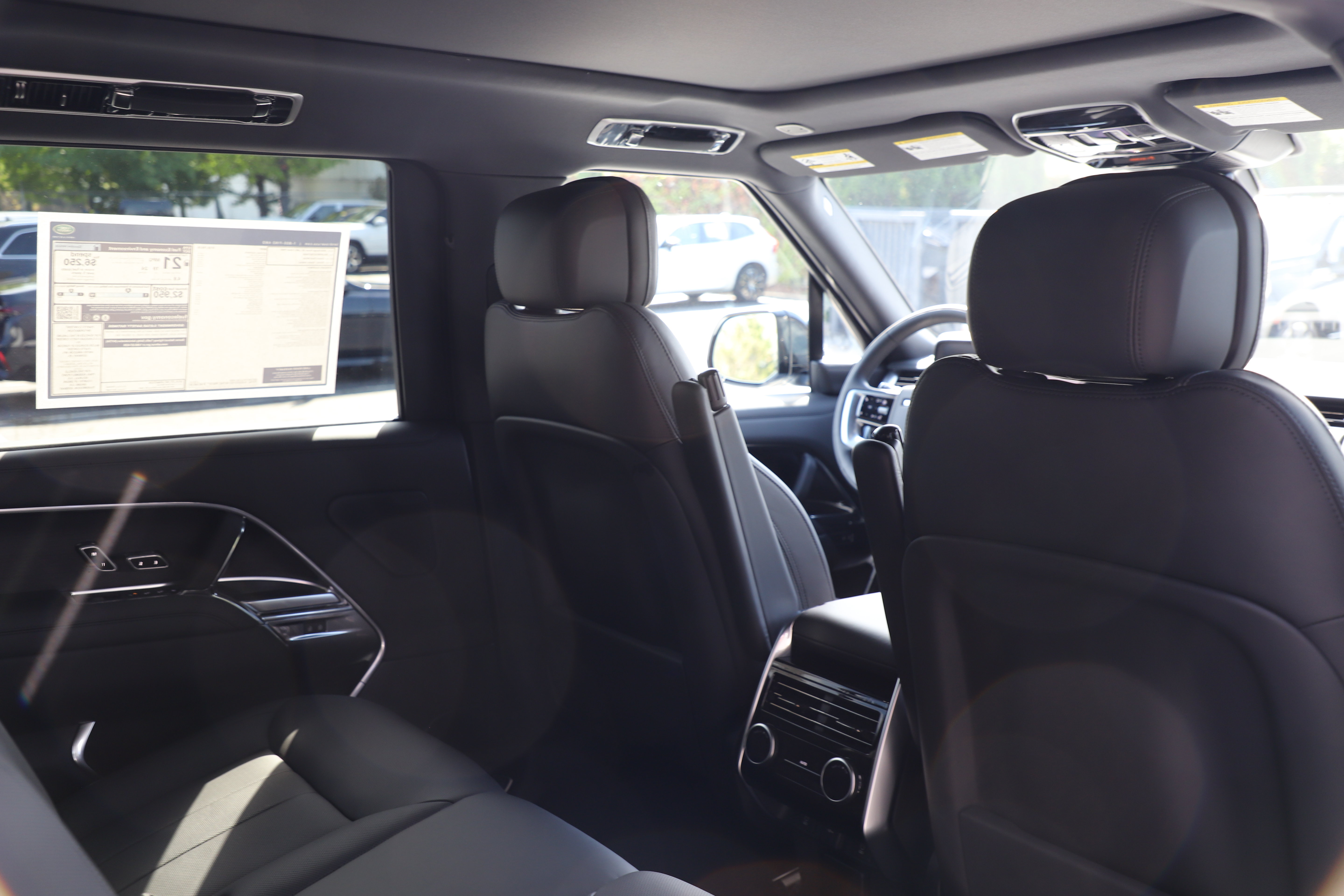 New 2026 Land Rover Range Rover Long Wheelbase SE AWD/4WD image 11