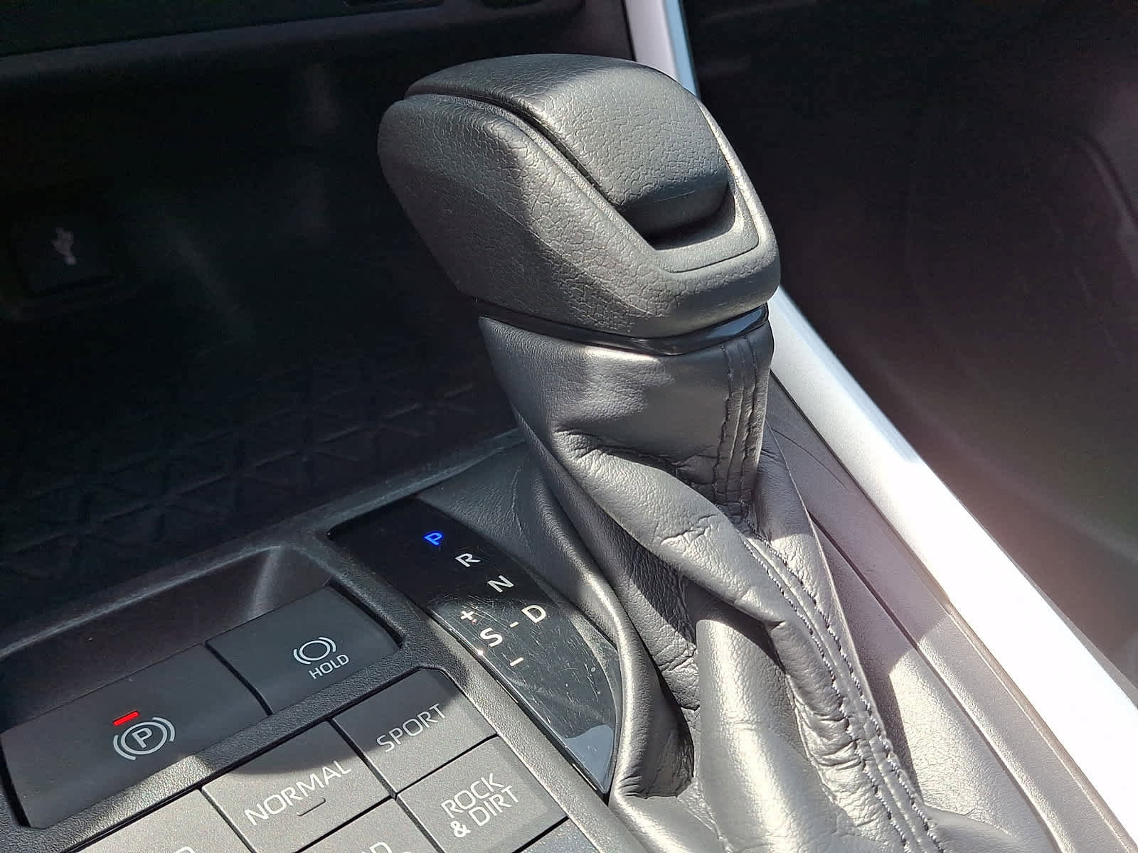 Certified 2021 Toyota RAV4 XLE w/ Convenience Package AWD/4WD image 17