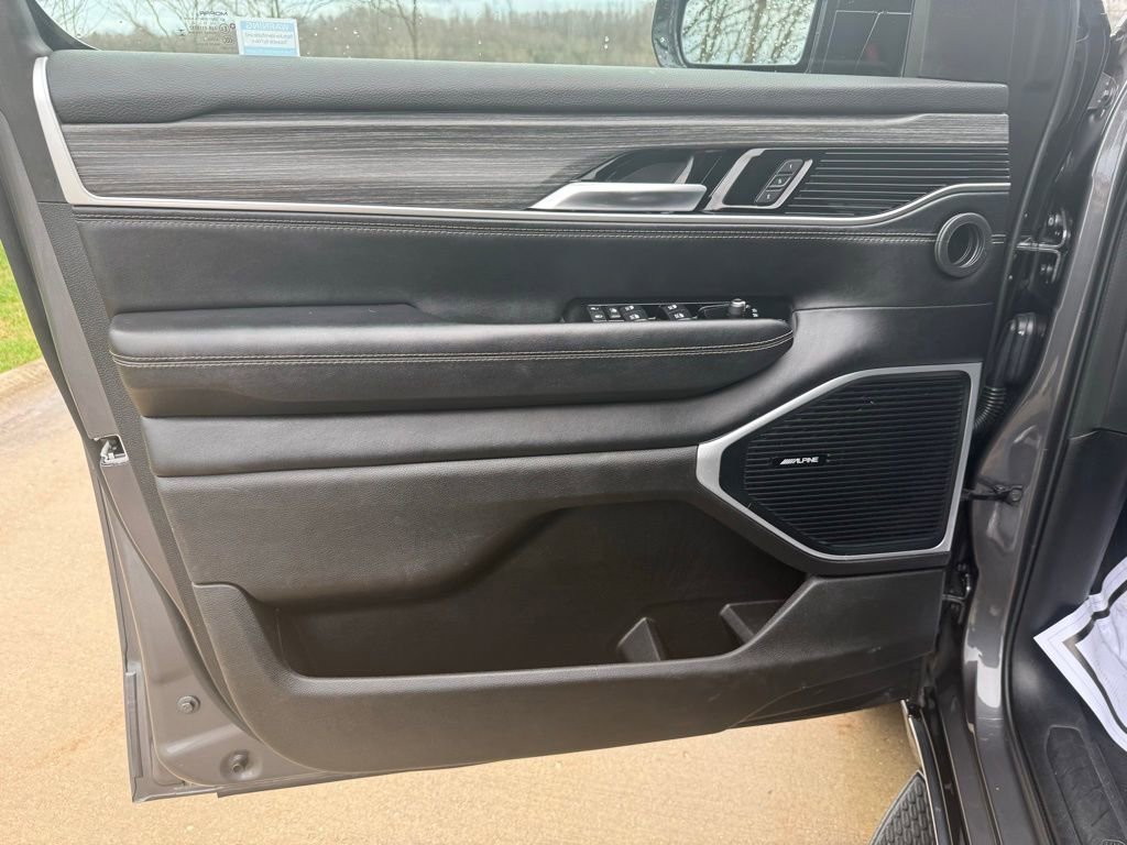 Used 2024 Jeep Wagoneer Series II w/ Flexible Seating Group image 27