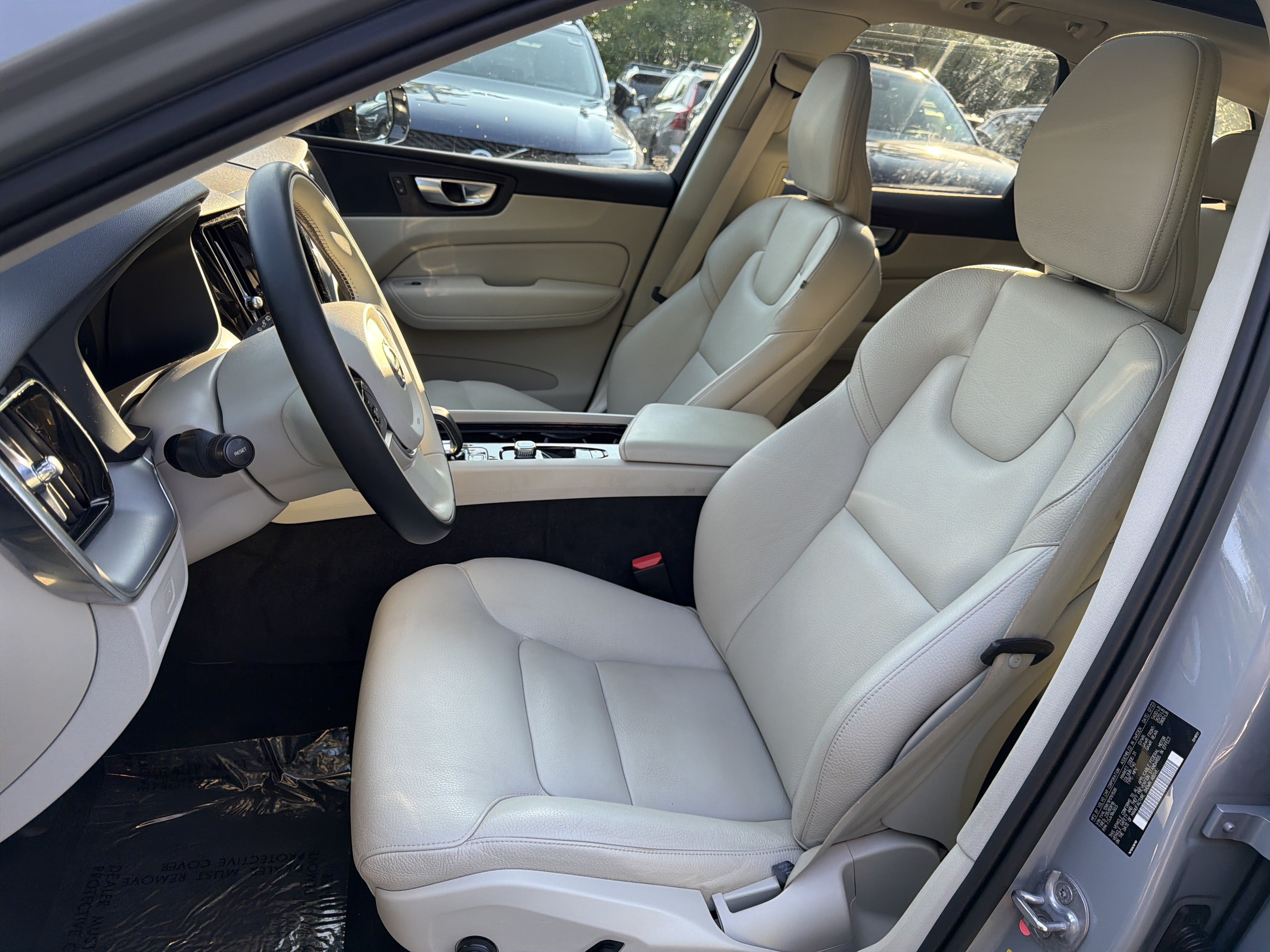 Certified 2024 Volvo XC60 B5 Core w/ Protection Package Premier AWD/4WD image 16