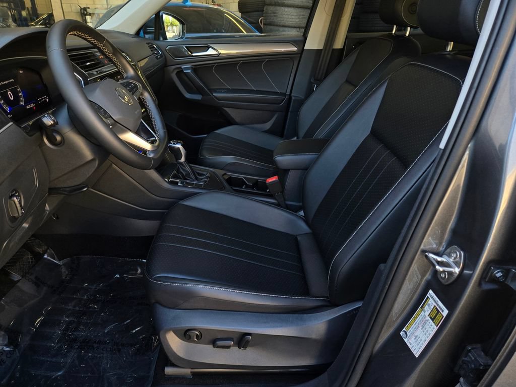 Used 2024 Volkswagen Tiguan SE FWD image 18