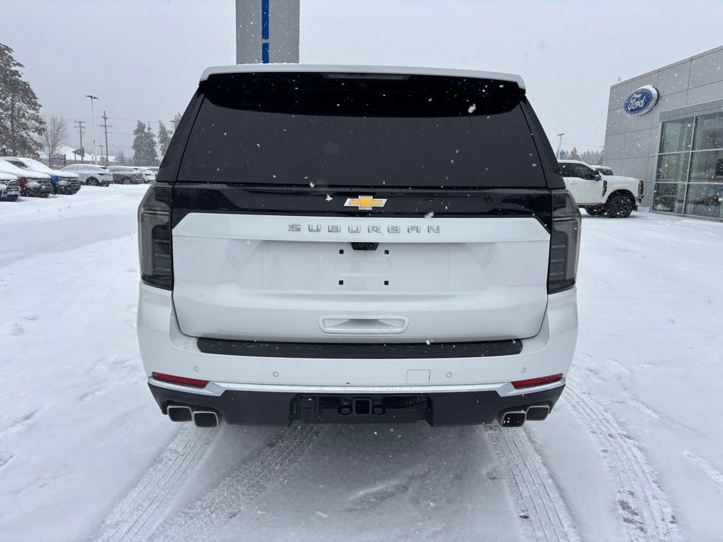 Used 2025 Chevrolet Suburban High Country image 4