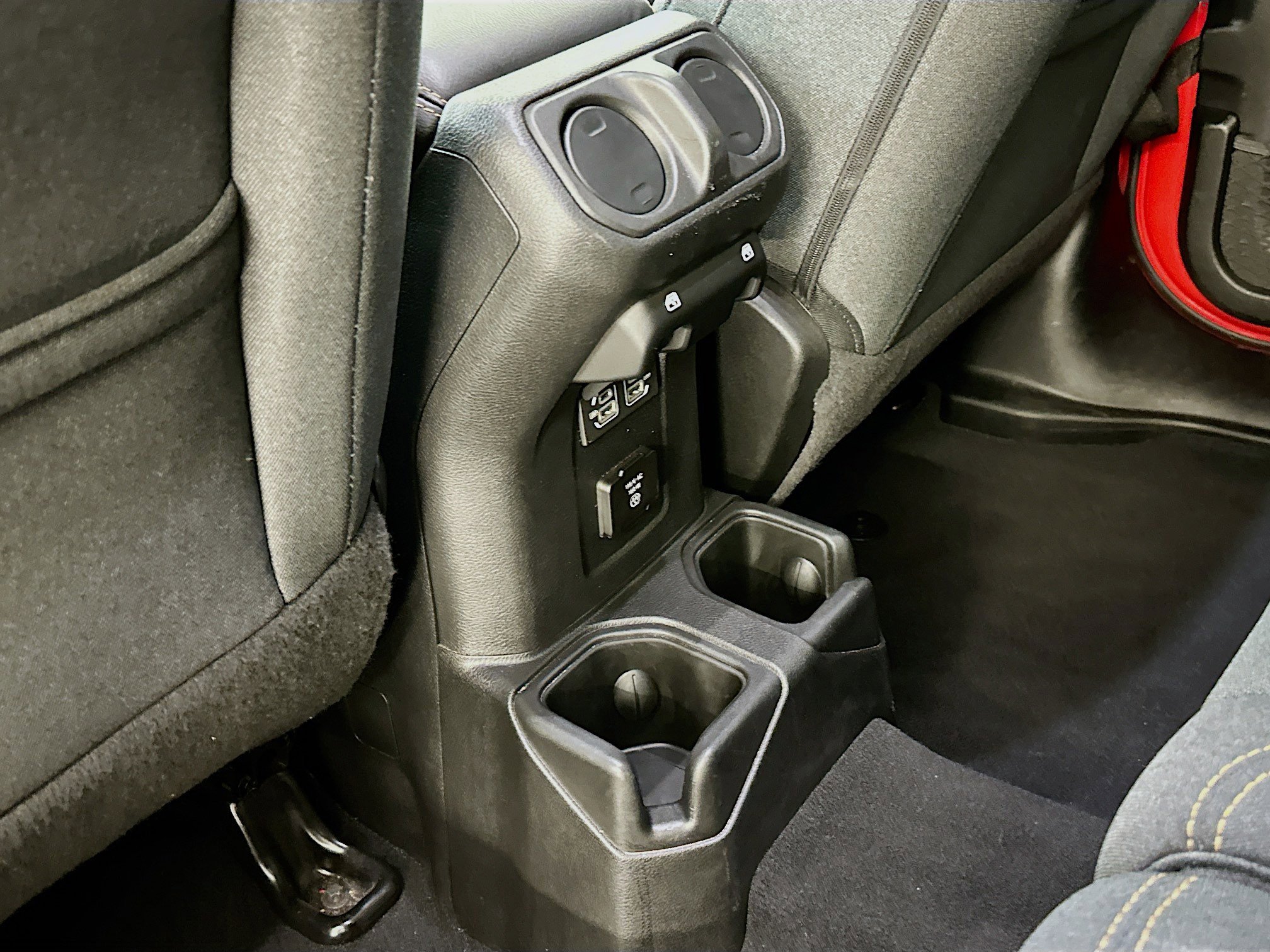 Used 2025 Jeep Wrangler Sahara image 27