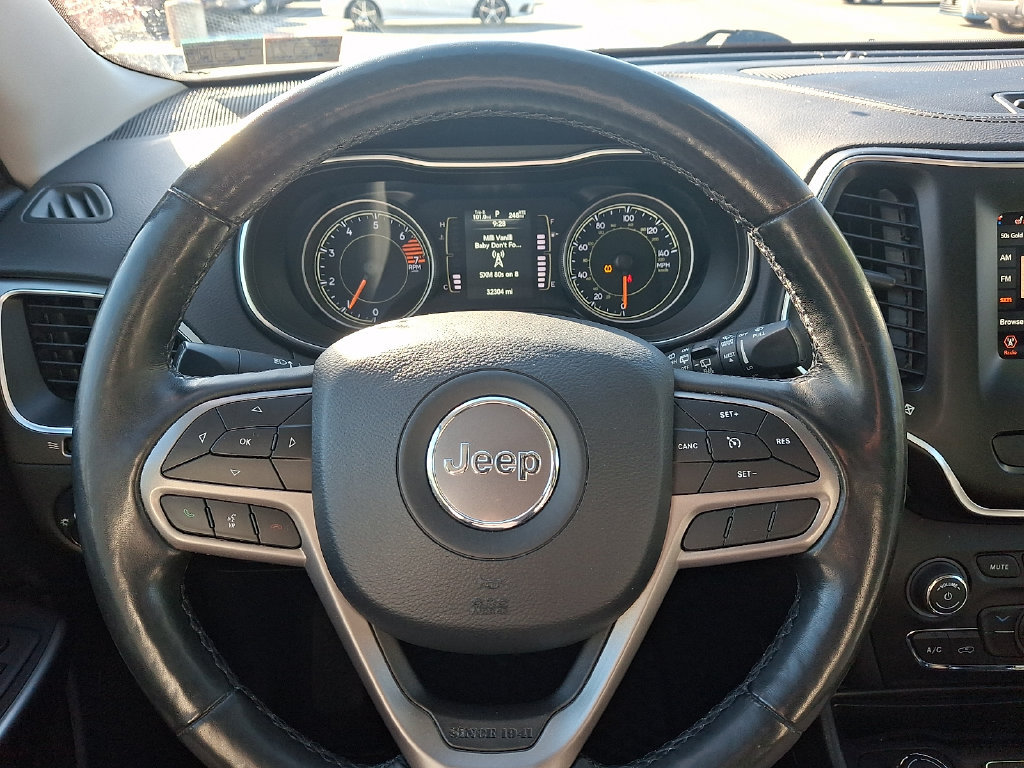 Used 2020 Jeep Cherokee Latitude Plus w/ Cold Weather Group AWD/4WD image 18