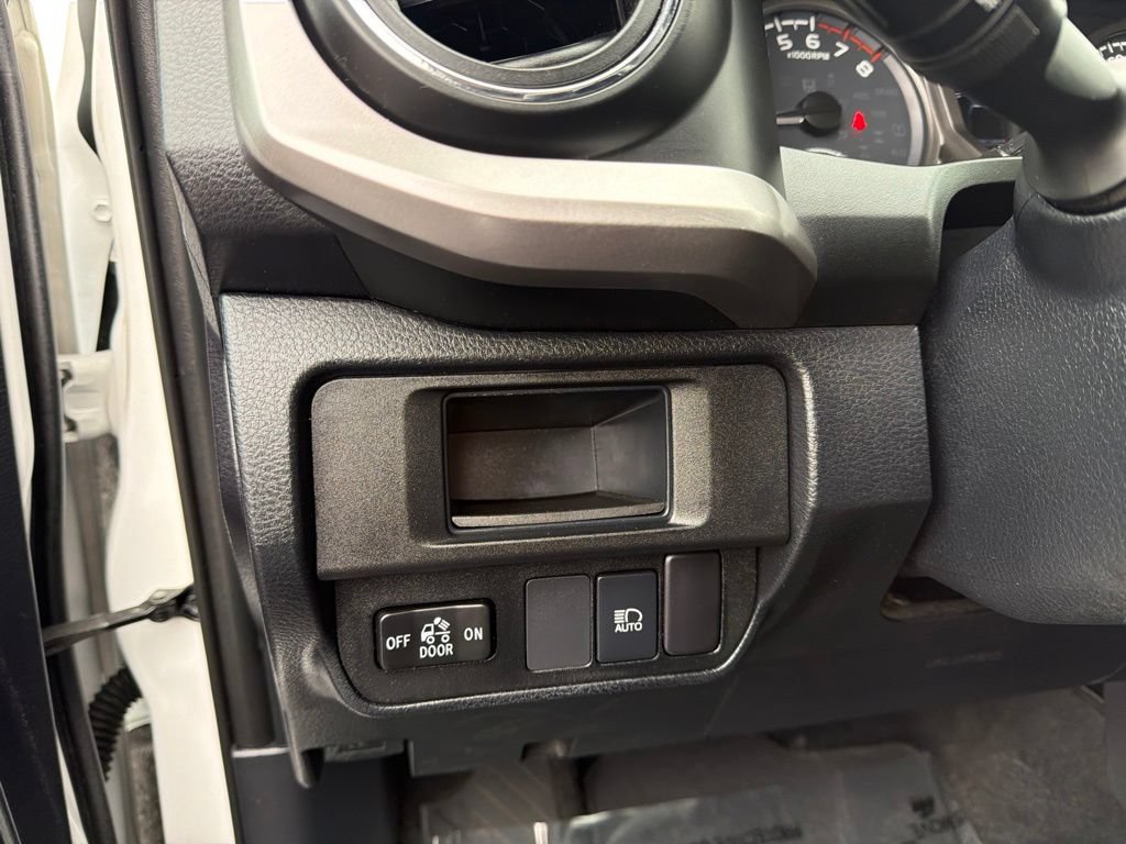 Used 2019 Toyota Tacoma SR5 AWD/4WD image 22