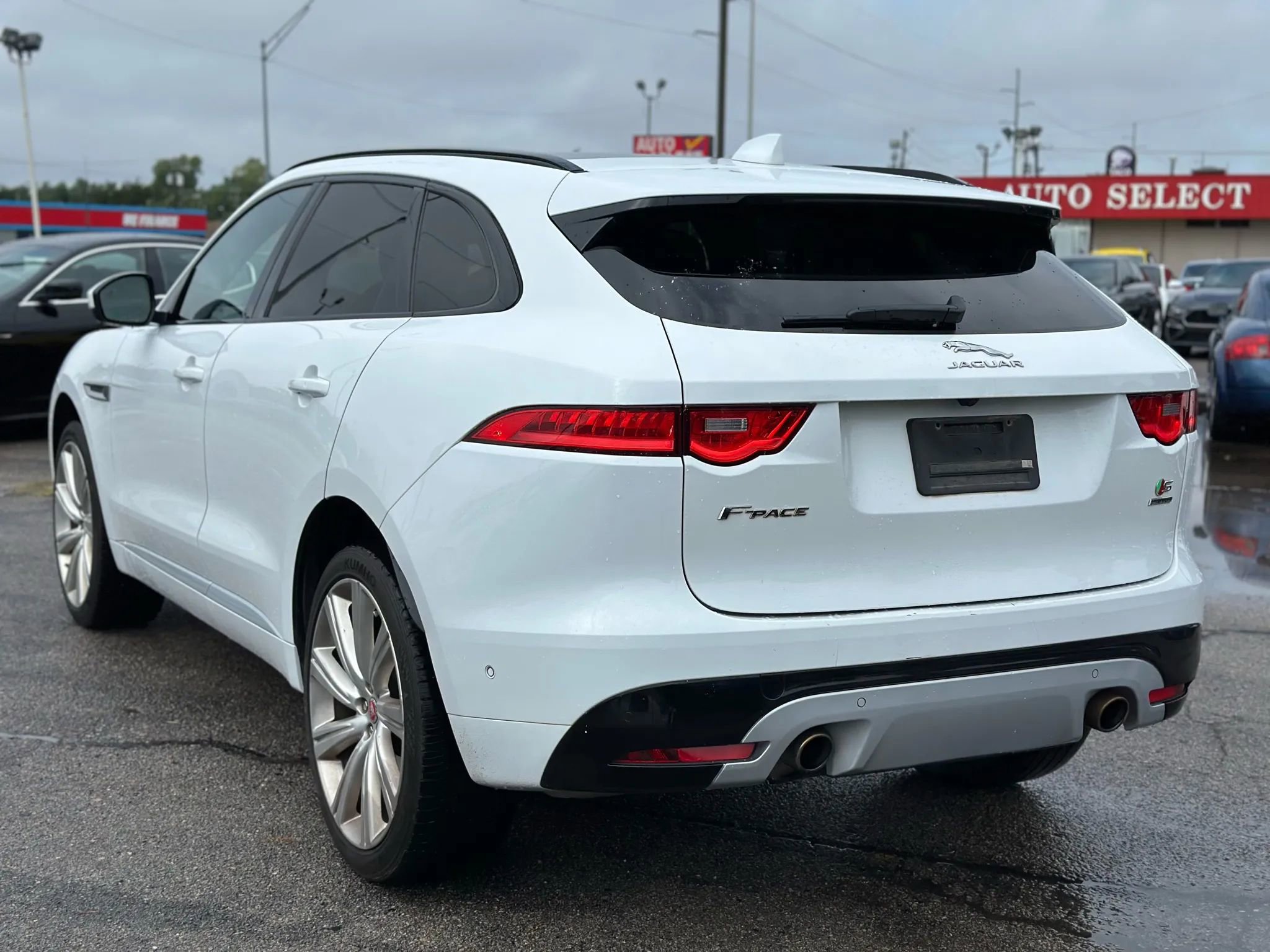 Used 2019 Jaguar F-PACE S image 8