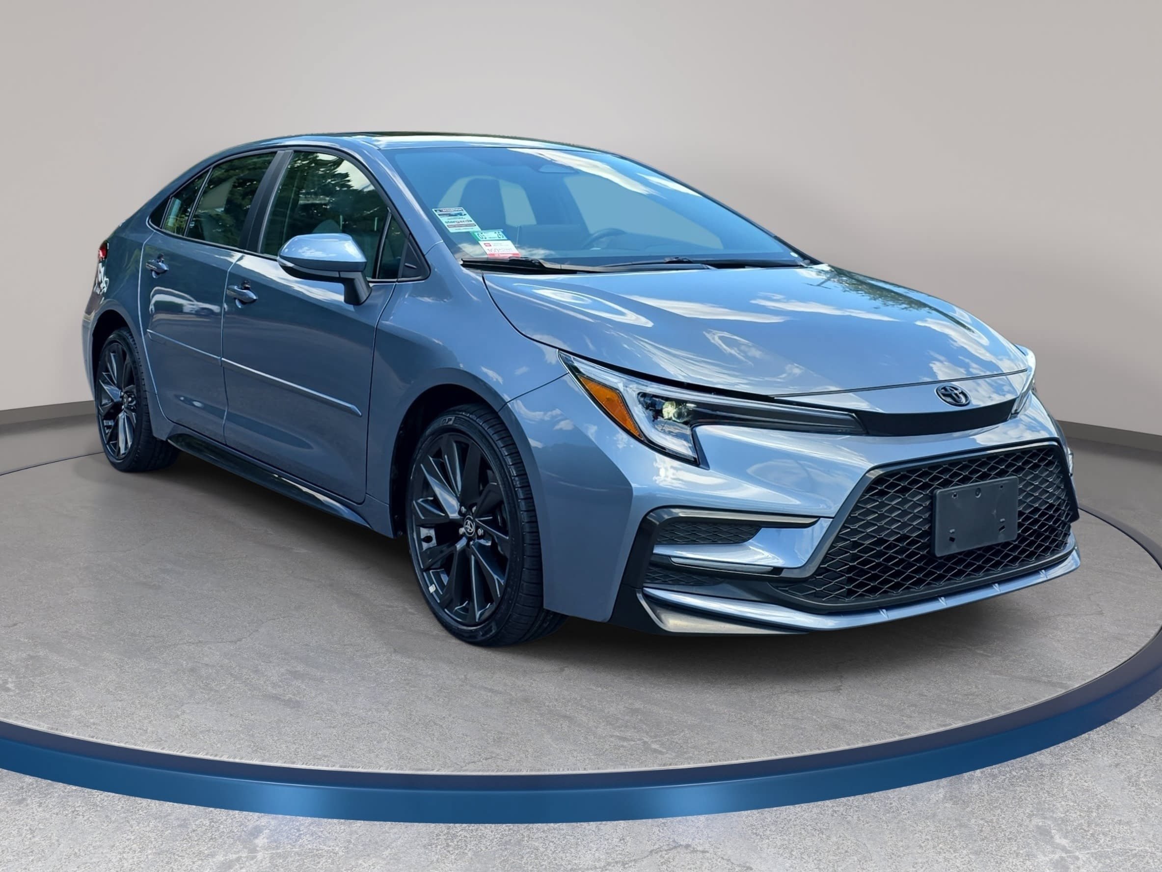 Certified 2025 Toyota Corolla SE w/ SE Premium Package FWD image 3