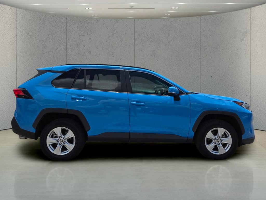 Used 2021 Toyota RAV4 XLE w/ Convenience Package FWD image 6