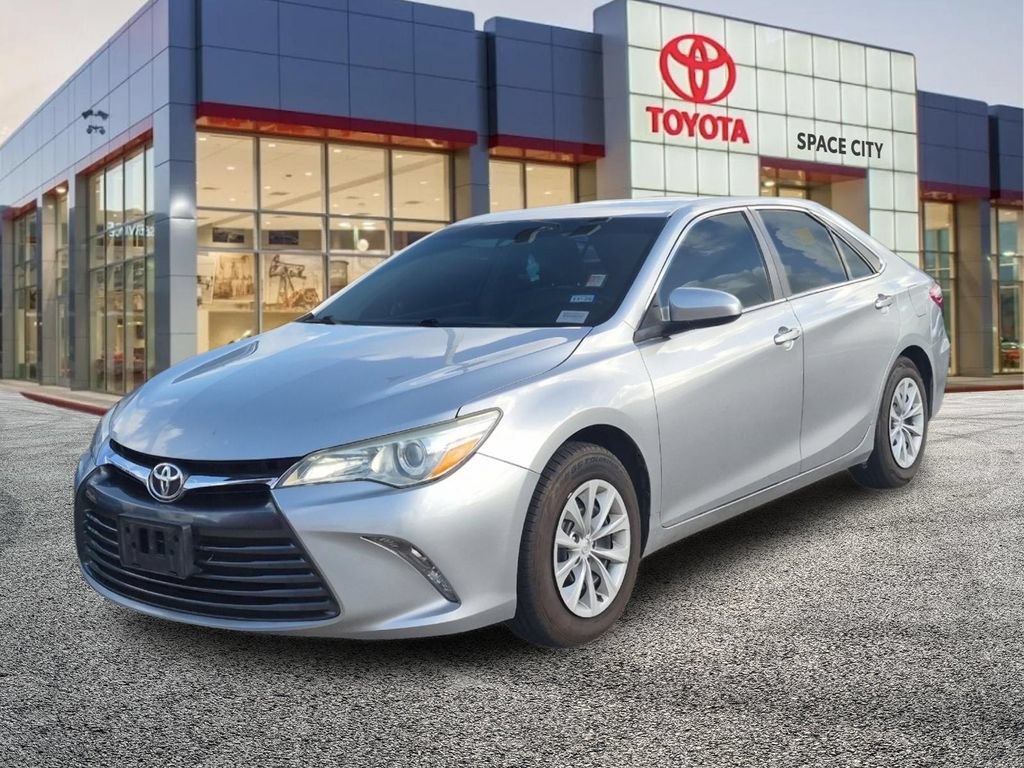 Used 2016 Toyota Camry LE FWD image 2