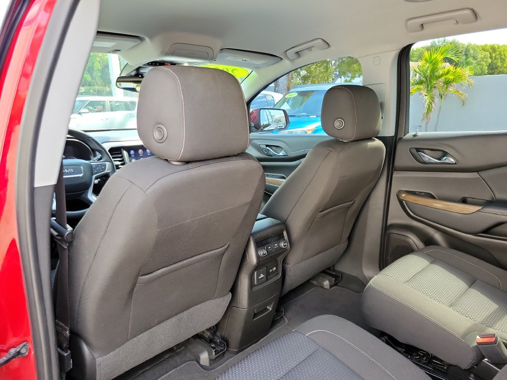 Used 2023 GMC Acadia SLE w/ Driver Convenience Package FWD image 13