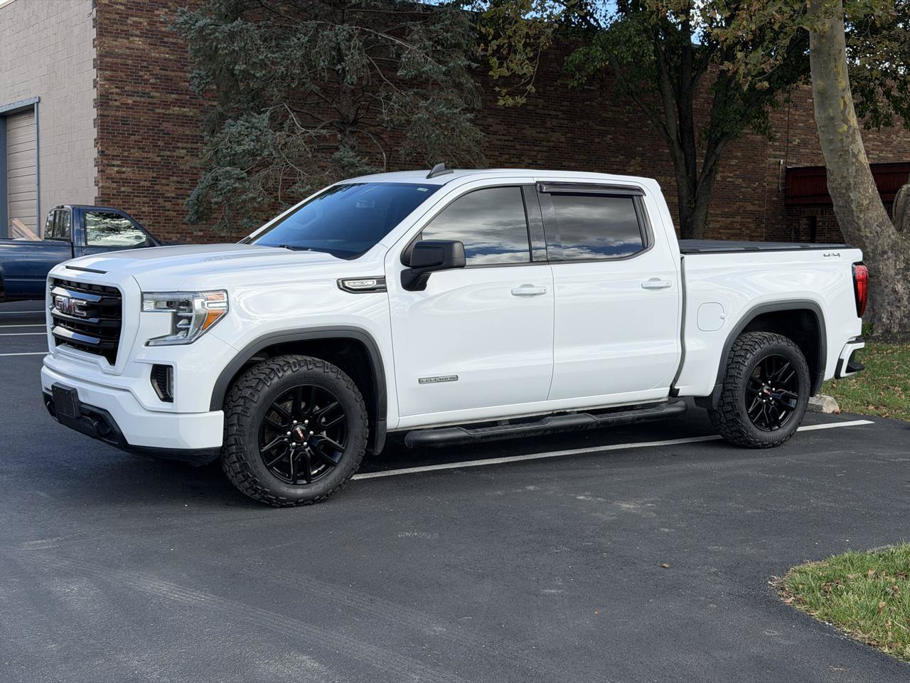 Used 2019 GMC Sierra 1500 Elevation w/ Elevation Value Package AWD/4WD image 2