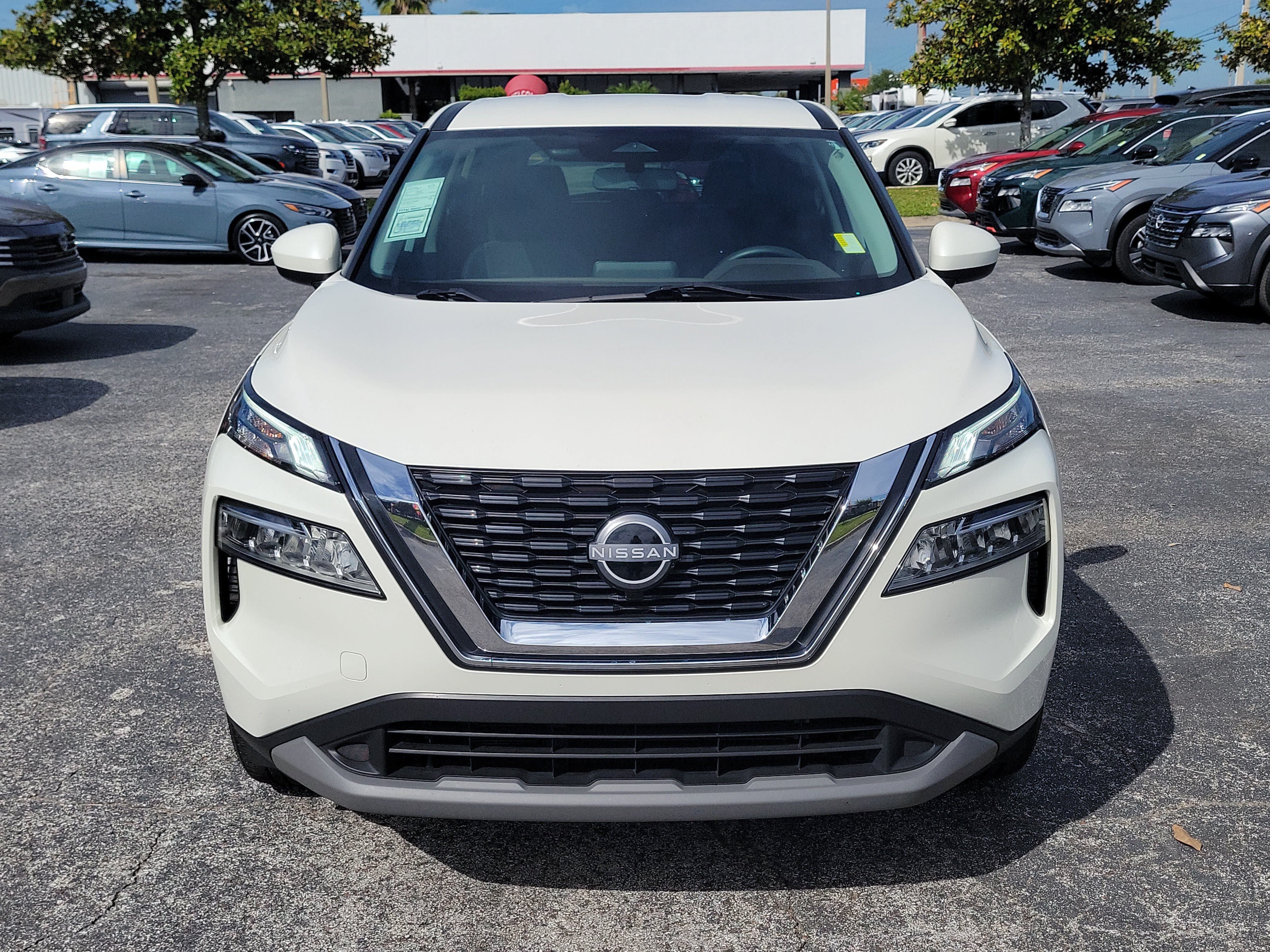 Certified 2023 Nissan Rogue SV FWD image 2