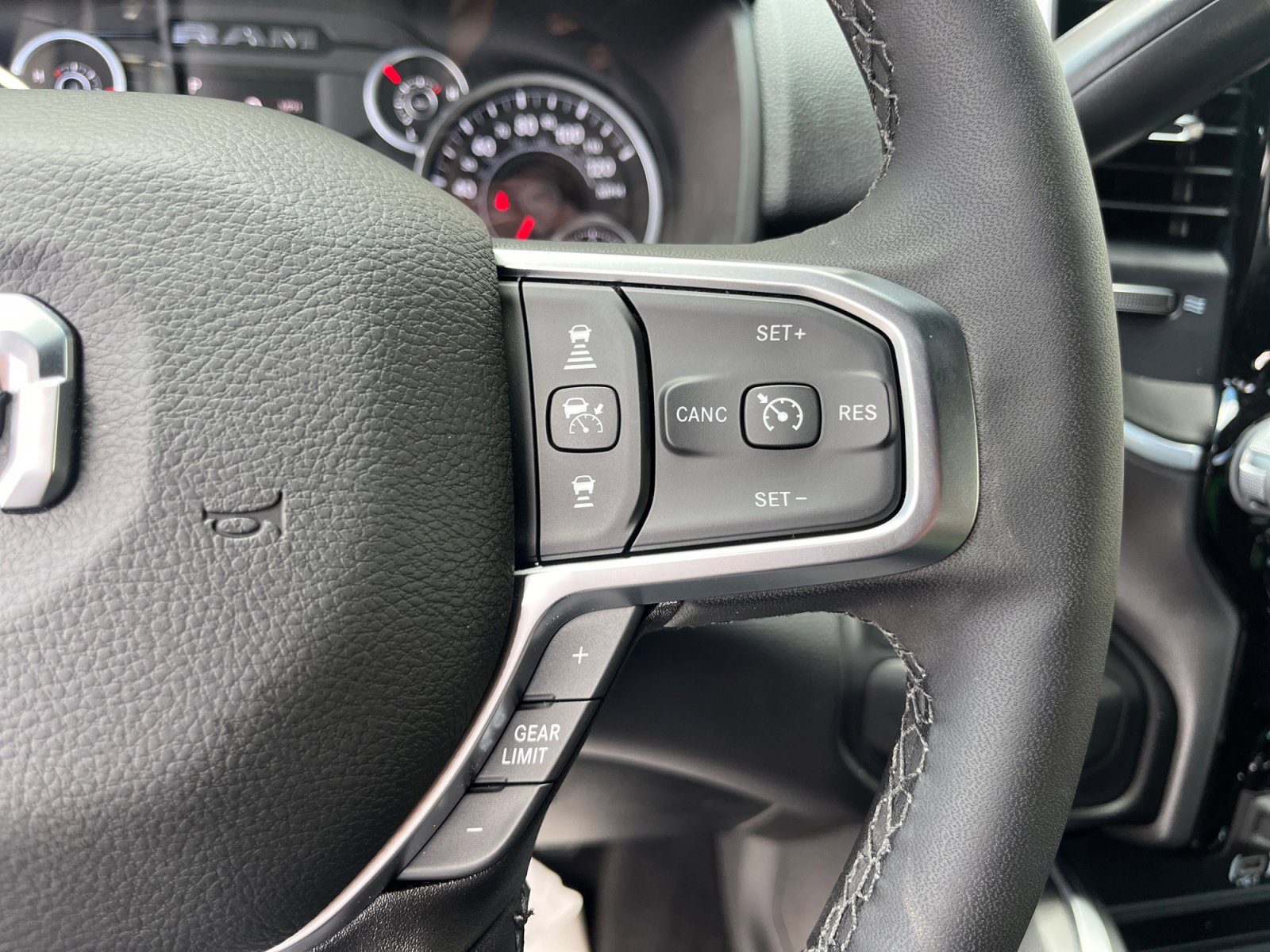 New 2025 RAM 2500 Big Horn AWD/4WD image 18