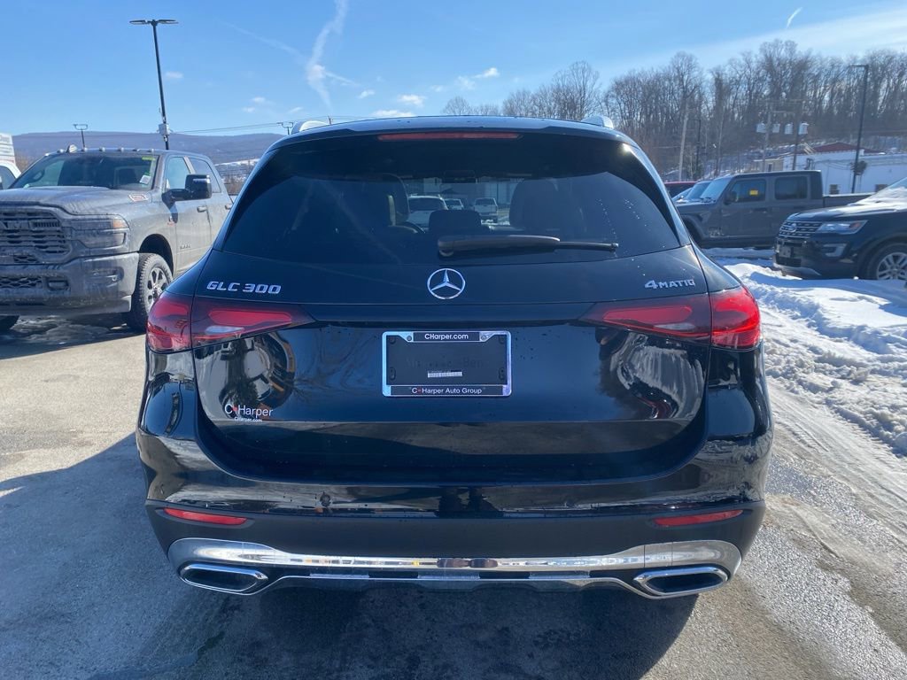 Used 2024 Mercedes-Benz GLC 300 4MATIC image 3