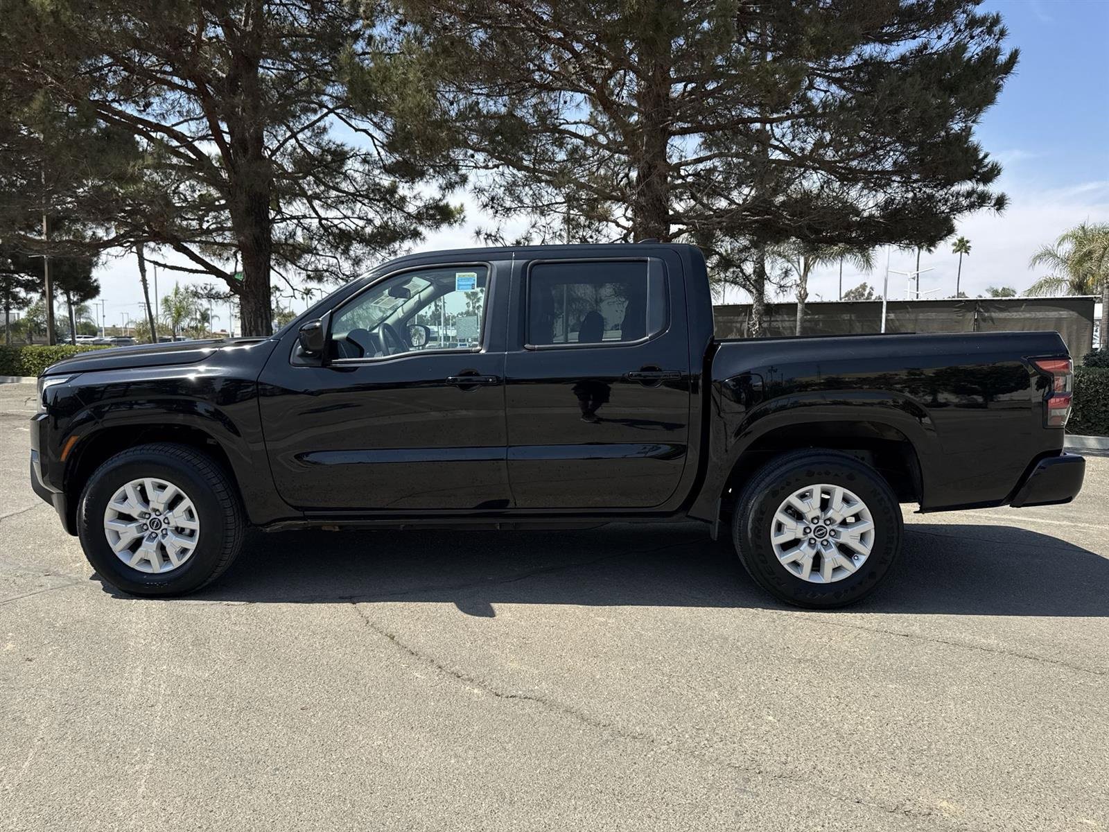 Used 2022 Nissan Frontier SV image 5