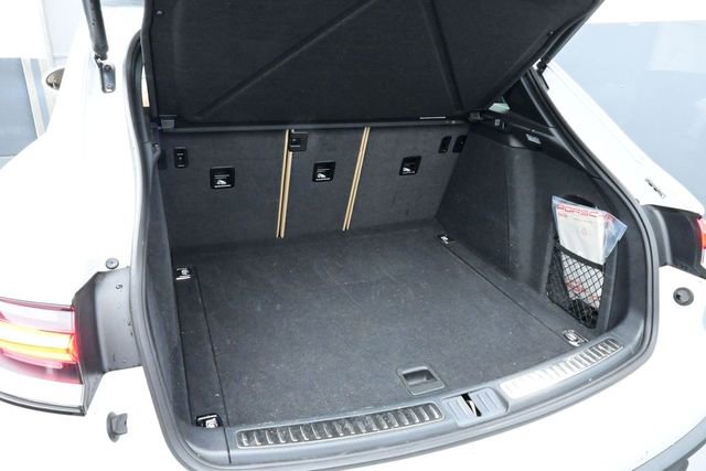 Certified 2023 Porsche Macan AWD/4WD image 16