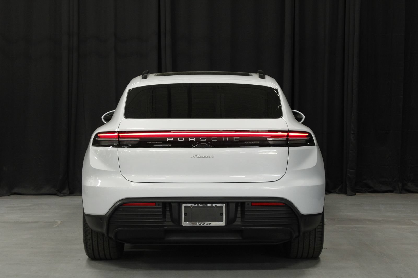 Certified 2025 Porsche Macan Electric RWD image 4