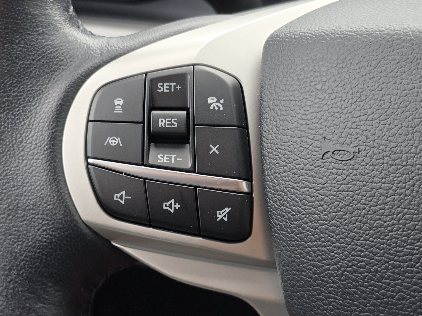Used 2023 Ford Explorer XLT w/ Equipment Group 202A AWD/4WD image 19