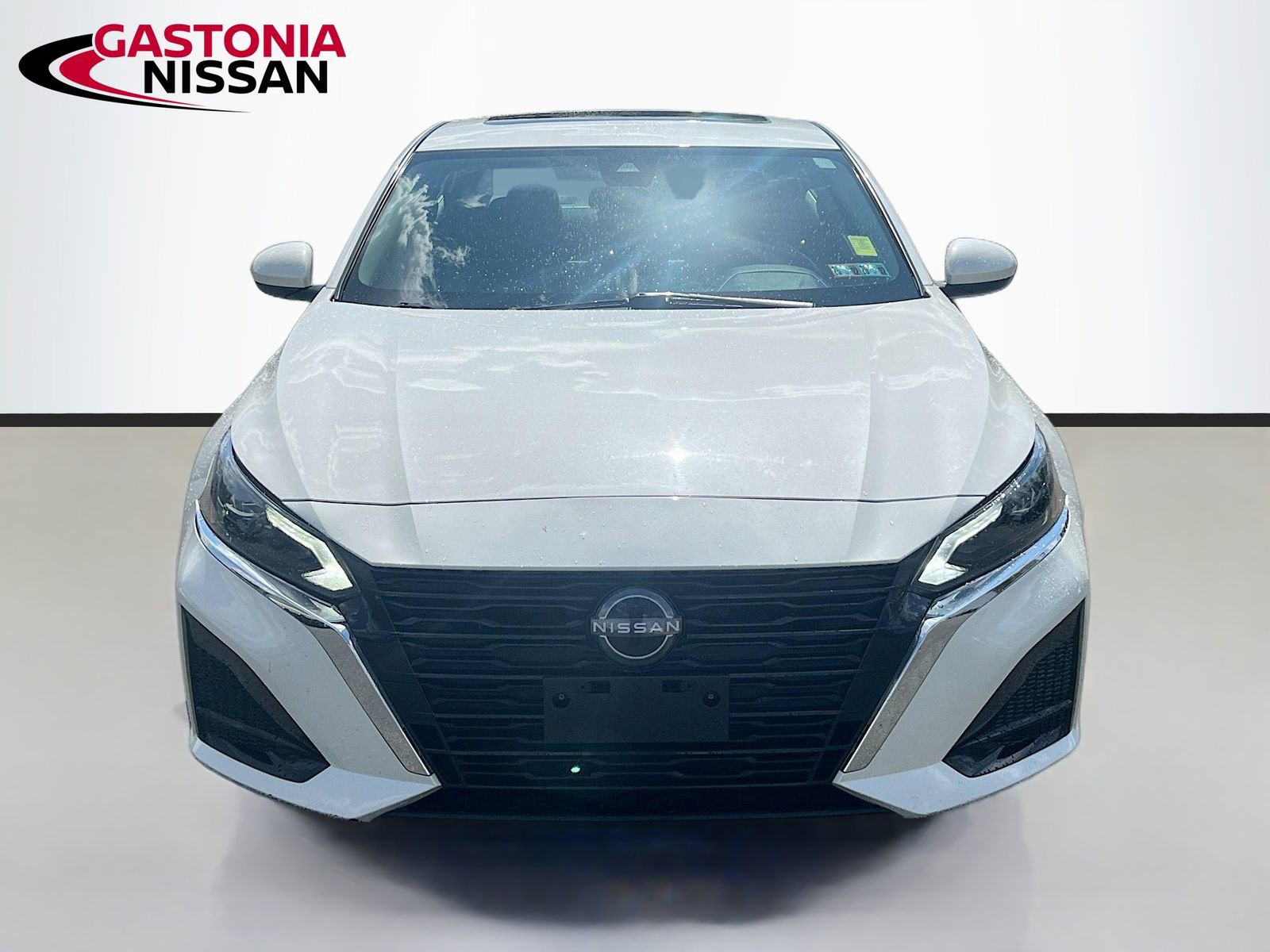 Used 2023 Nissan Altima 2.5 SV w/ SV Premium Package image 2