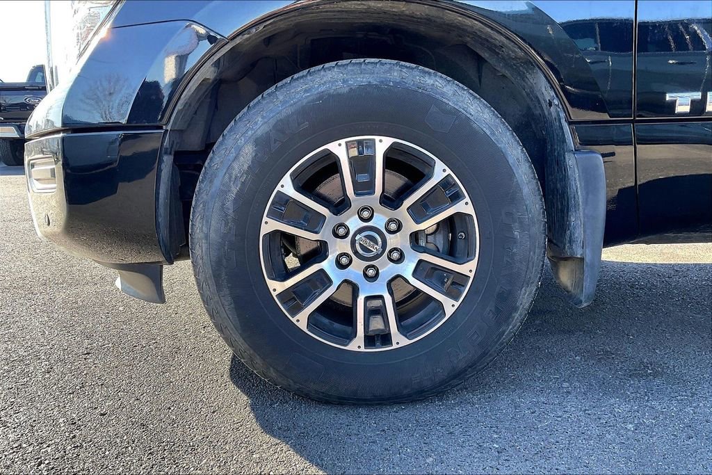 Used 2020 Nissan Titan SV w/ SV Convenience Package image 2