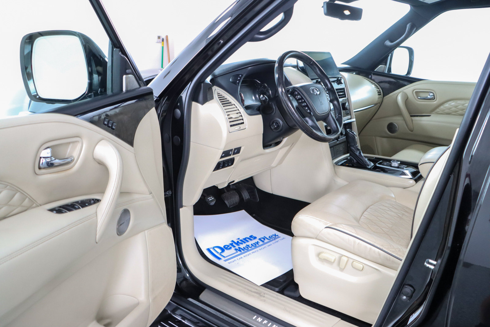 Used 2022 INFINITI QX80 Sensory w/ Cargo Package RWD image 3