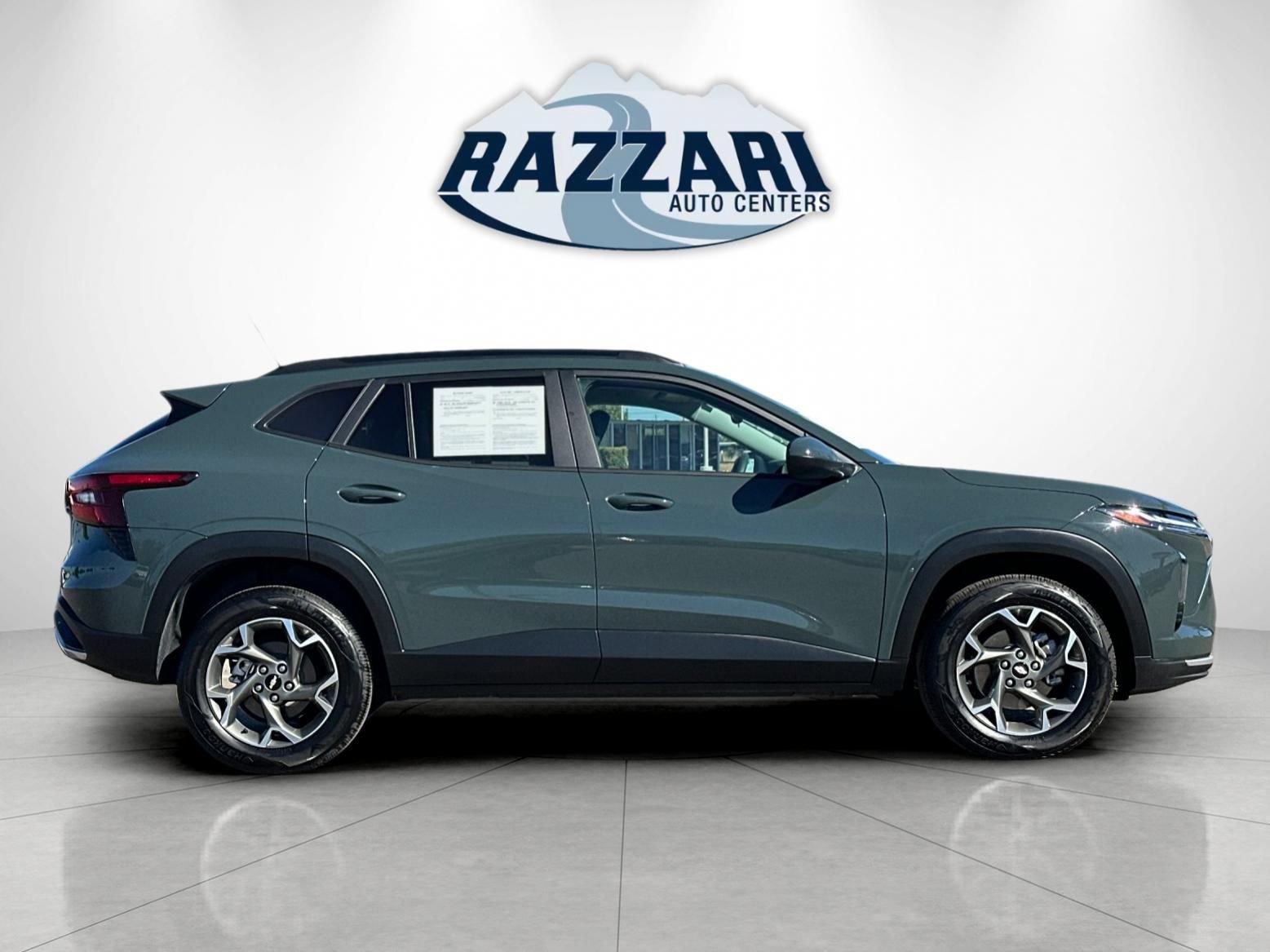 Used 2025 Chevrolet Trax LT image 2