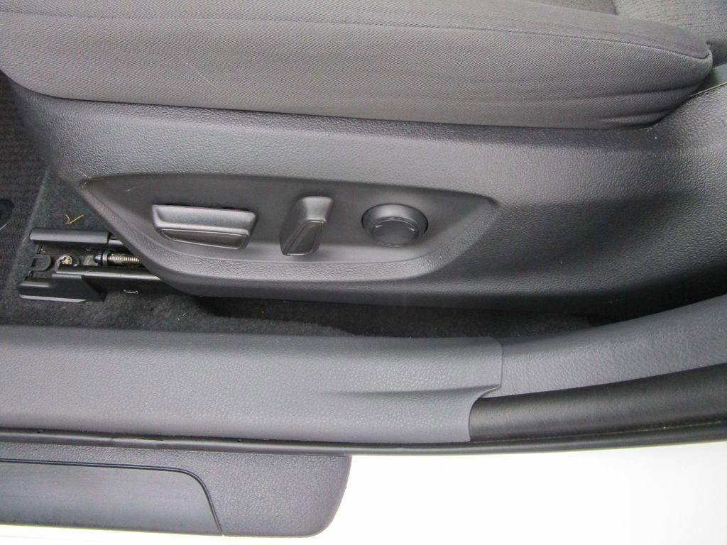 Used 2022 Toyota Camry LE image 17