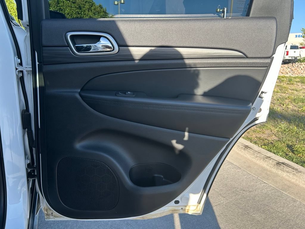 Used 2019 Jeep Grand Cherokee Laredo AWD/4WD image 27