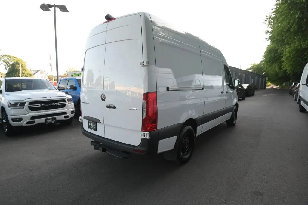 Used 2025 Mercedes-Benz Sprinter 2500 image 5