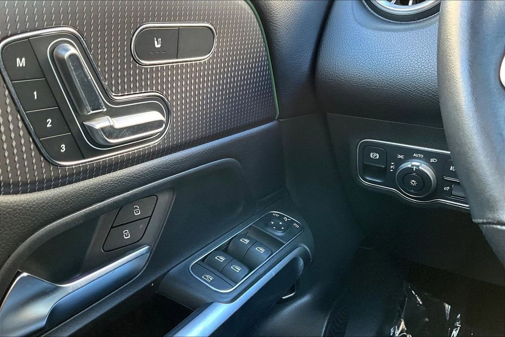 Used 2023 Mercedes-Benz GLB 250 image 15