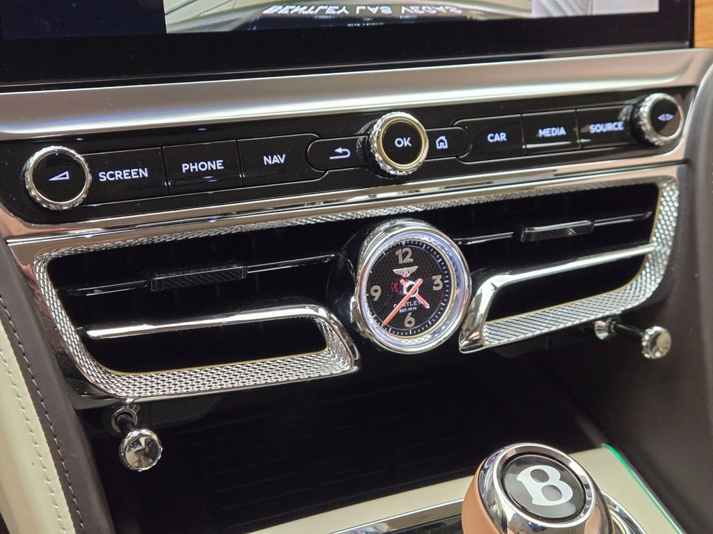 Used 2023 Bentley Flying Spur Plug-In Hybrid image 39