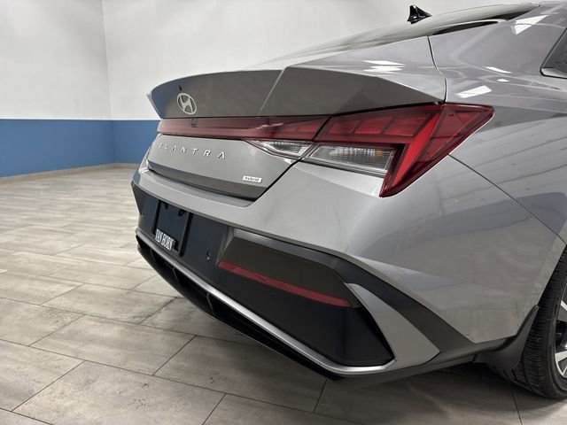 Used 2024 Hyundai Elantra Limited image 32