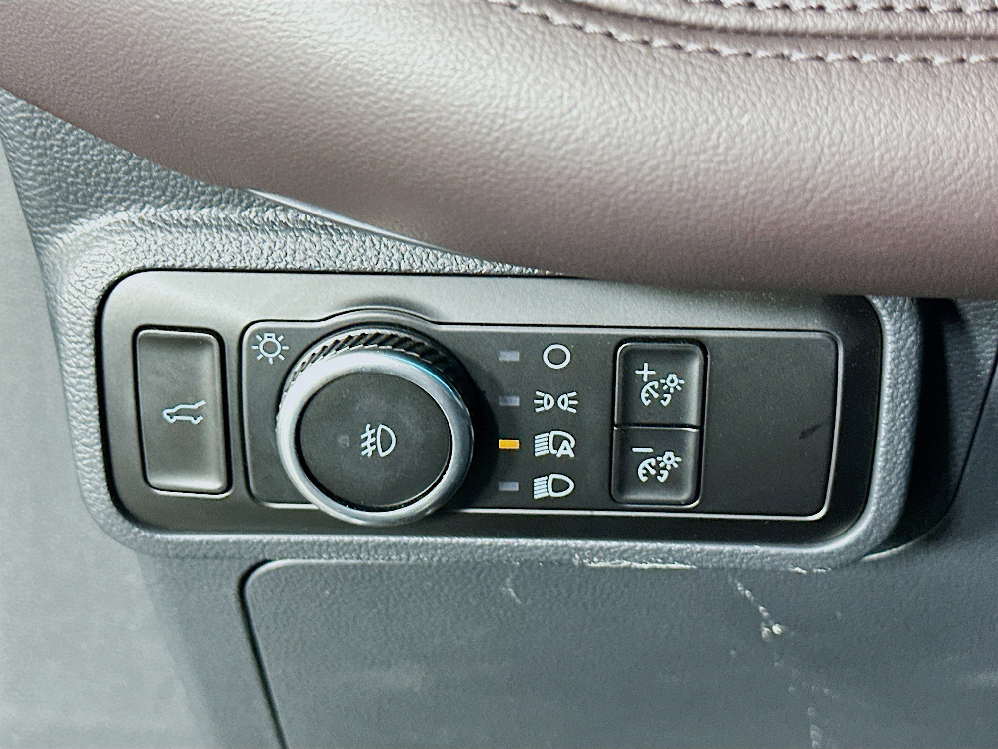 Used 2025 Ford Explorer Platinum w/ LUX Leather Package image 16