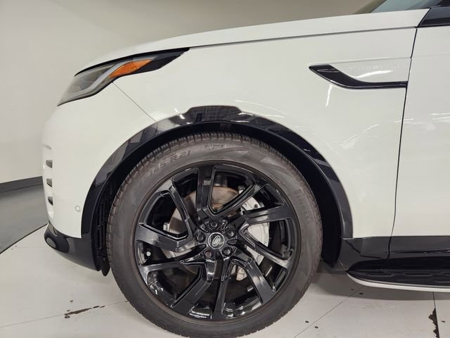 Used 2025 Land Rover Discovery Dynamic SE image 10