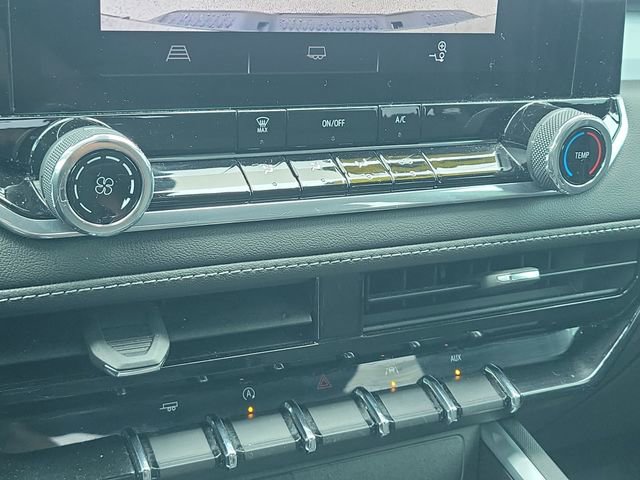 Used 2024 Chevrolet Colorado LT image 30