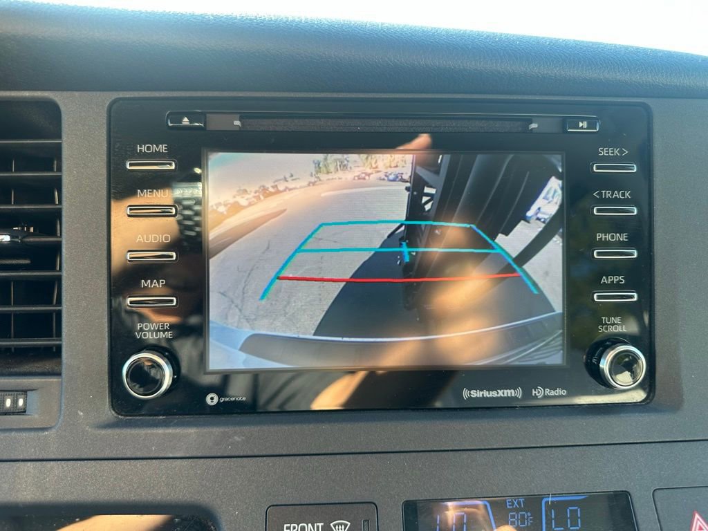 Used 2020 Toyota Sienna LE w/ Carpet Mat Package image 11