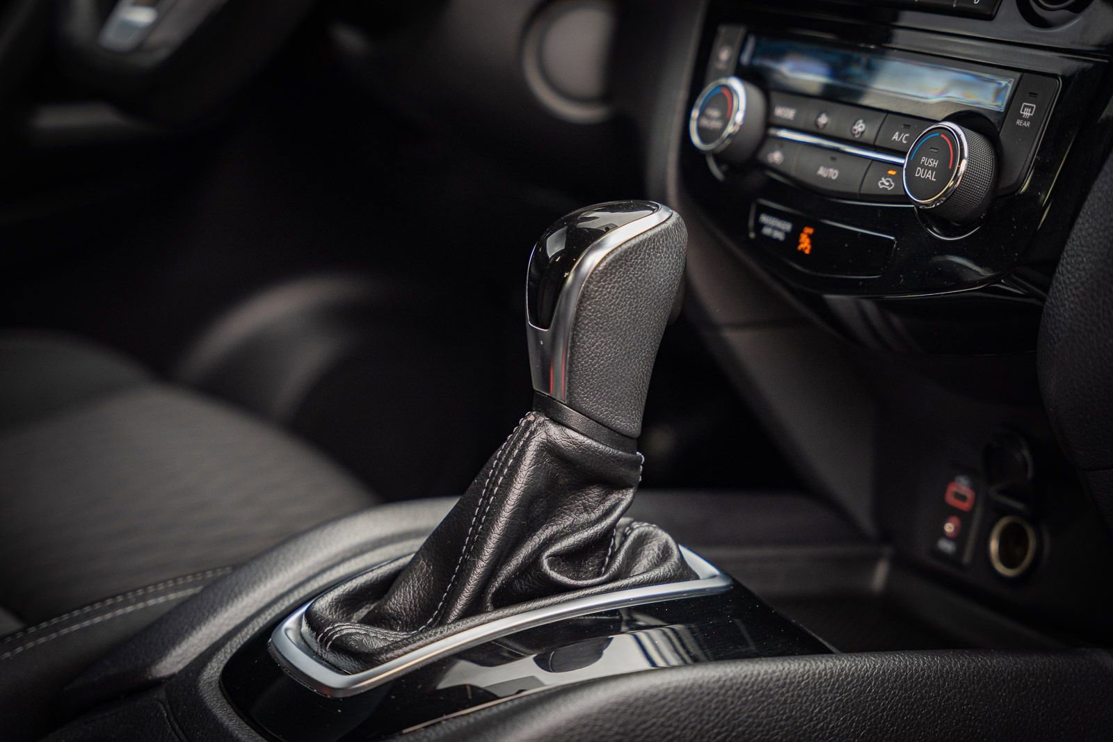 Used 2017 Nissan Rogue SV image 28