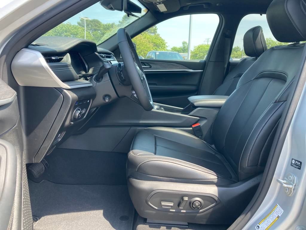 New 2024 Jeep Grand Cherokee Limited 4xe w/ Luxury Tech Group II image 10