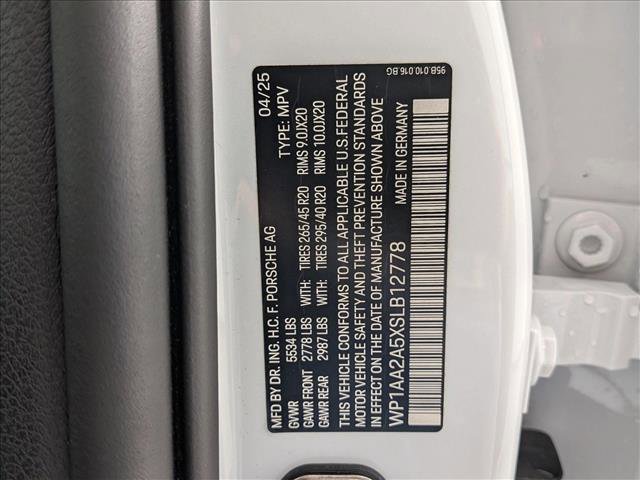 Certified 2025 Porsche Macan AWD/4WD image 29