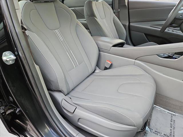 Used 2025 Hyundai Elantra SEL FWD image 22