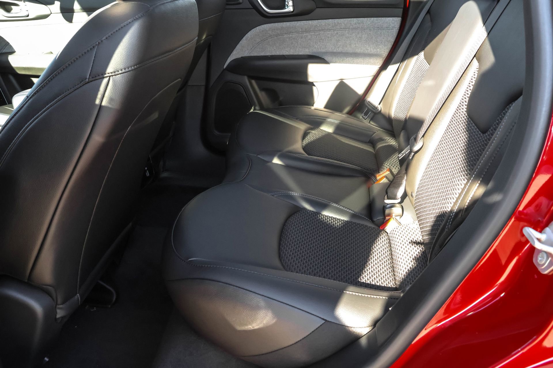 New 2025 Jeep Compass Latitude w/ Sun & Sound Group image 16