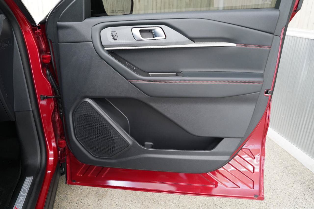Used 2026 Ford Explorer ST-Line w/ ST-Line Street Pack RWD image 32
