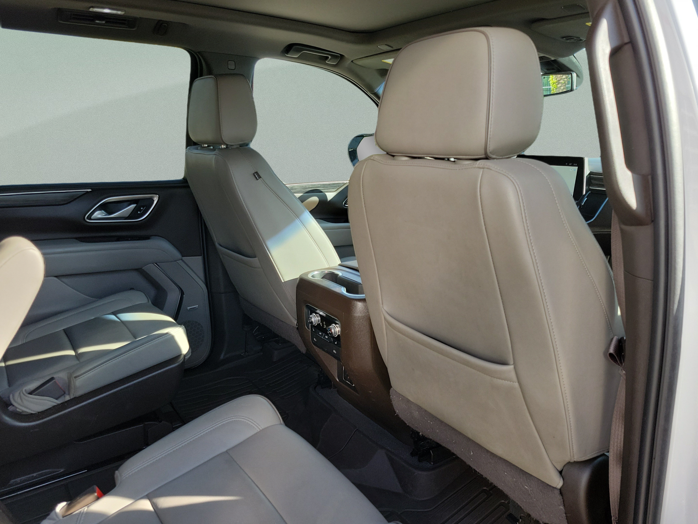 Used 2022 GMC Yukon XL SLT w/ SLT Luxury Package AWD/4WD image 27