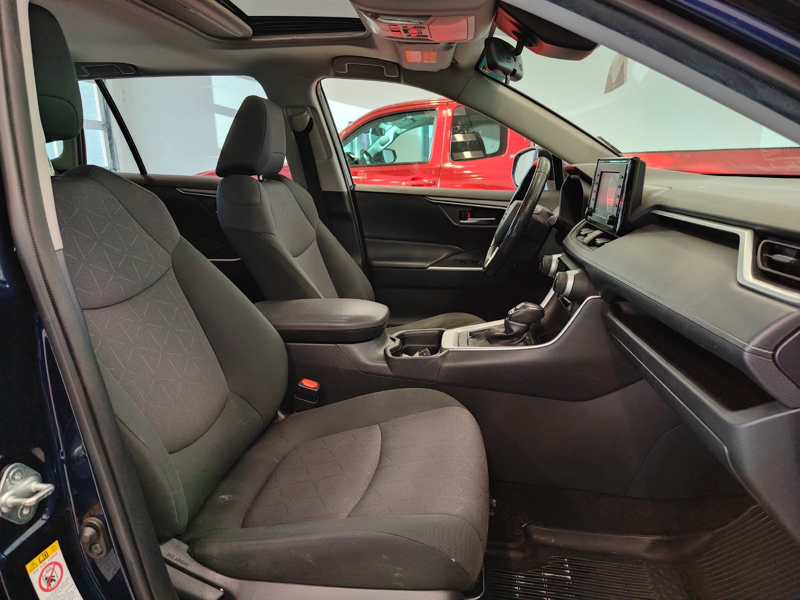 Used 2019 Toyota RAV4 XLE w/ Convenience Package AWD/4WD image 17